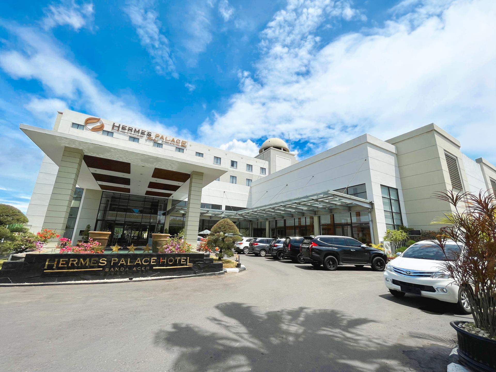 Hermes Palace Hotel Outdoor.jpg